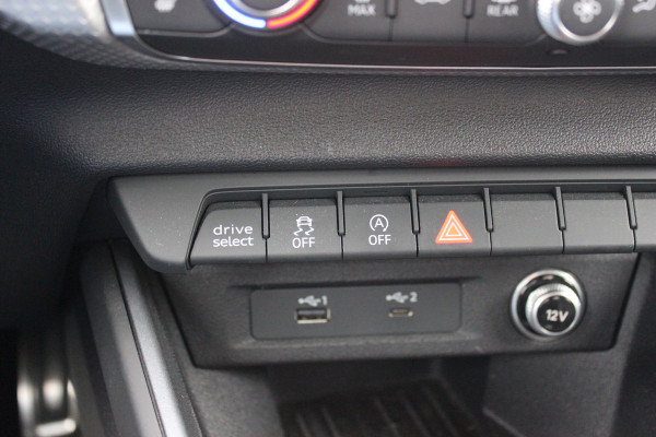 Audi A1 Sportback 40 TFSI S Line edition one 200pk / Navigatie / Keyless / Virtual Cockpit / 18'' / Parkeerhulp achter / Stoelverwarming / LED Koplampen / DAB / ACC