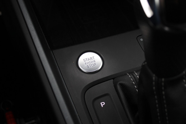 Audi A1 Sportback 40 TFSI S Line edition one 200pk / Navigatie / Keyless / Virtual Cockpit / 18'' / Parkeerhulp achter / Stoelverwarming / LED Koplampen / DAB / ACC