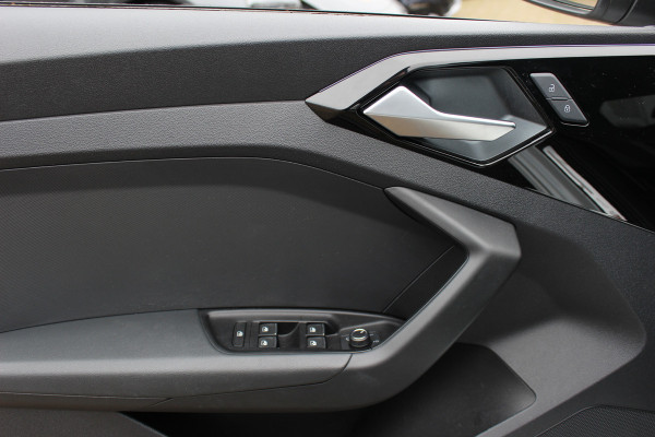 Audi A1 Sportback 40 TFSI S Line edition one 200pk / Navigatie / Keyless / Virtual Cockpit / 18'' / Parkeerhulp achter / Stoelverwarming / LED Koplampen / DAB / ACC