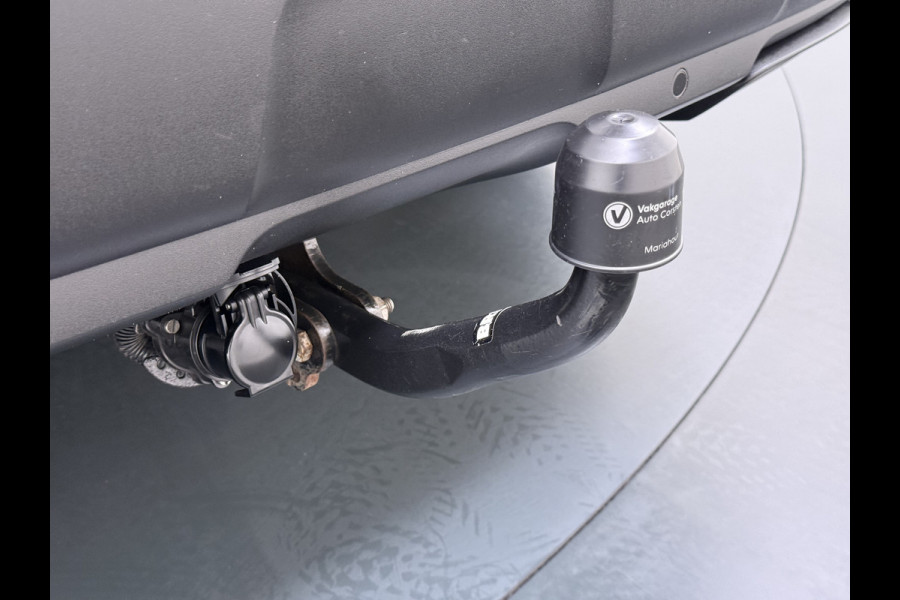 Peugeot 3008 1.2T 131PK AUT. Trekhaak 360°Camera 1/2 Leer 18" Navi Ecc Apple Carplay Android Connected-Apps Cruise Control Pdc Blue Premium Keyless Elek.Achterklep Privacy Glas BordHerkenning Lane Assist Led Lmv 18" Regen-Lichtsensor Bluetooth 1.400KG Trekgewicht Dealeronderhouden, laatste-Beurt-93.400km Origineel Nederlandse Auto 1400kg trekvermogen