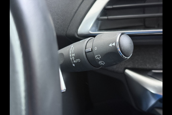 Peugeot 3008 1.2T 131PK AUT. Trekhaak 360°Camera 1/2 Leer 18" Navi Ecc Apple Carplay Android Connected-Apps Cruise Control Pdc Blue Premium Keyless Elek.Achterklep Privacy Glas BordHerkenning Lane Assist Led Lmv 18" Regen-Lichtsensor Bluetooth 1.400KG Trekgewicht Dealeronderhouden, laatste-Beurt-93.400km Origineel Nederlandse Auto 1400kg trekvermogen