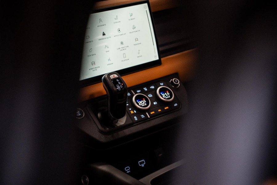 Land Rover Defender 110 2.0 P400e 110 X-Dynamic HSE *Meridian / Panorama / Stoelventilatie / Luchtvering / Head-Up Display /