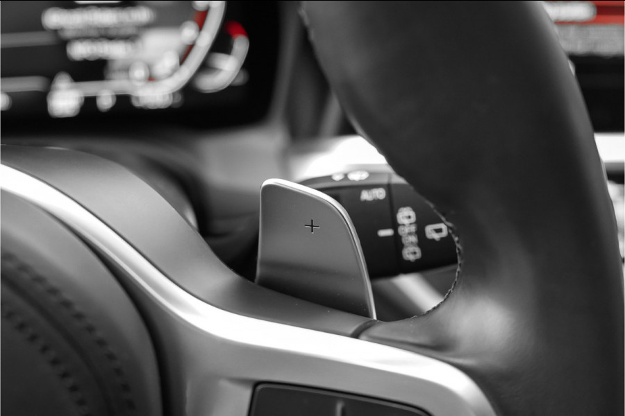 BMW 3 Serie Touring 330i M-Sport Pano H/K M-Sportrem Trekhaak CarPlay