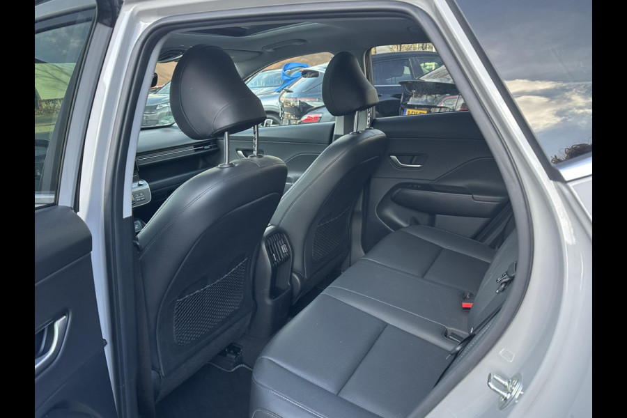 Hyundai Kona 1.6 GDI HEV Premium Sky VAN: 34.900,- VOOR 31.877,- UW LENTEVOORDEEL: 3.023,- | DEALER ONDERHOUDEN | FABR. GARANTIE t/m 06-2031