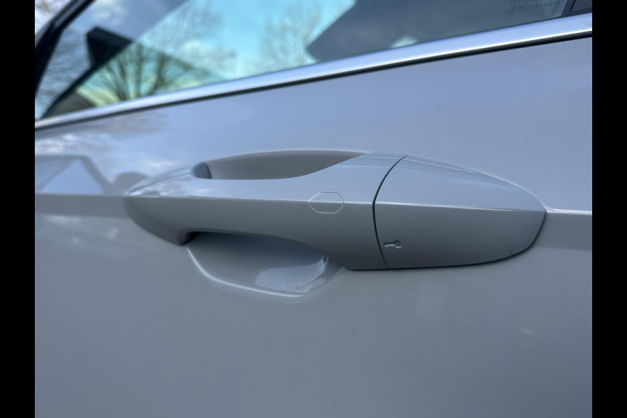 Hyundai Kona 1.6 GDI HEV Premium Sky VAN: 34.900,- VOOR 31.877,- UW LENTEVOORDEEL: 3.023,- | DEALER ONDERHOUDEN | FABR. GARANTIE t/m 06-2031