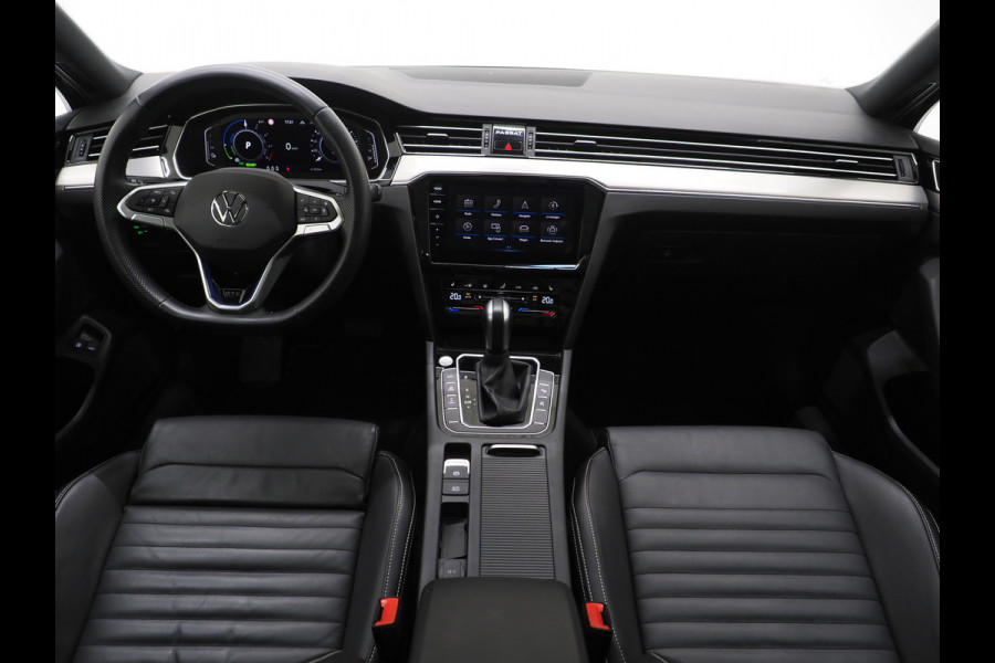 Volkswagen Passat Variant 1.4 TSI PHEV GTE R-Line | Panoramadak | Leder | Matrix LED | Massage | HUD | 360 | Virtual | Keyless | Adaptive Cruise