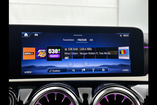 Mercedes-Benz A-Klasse 250 e Luxury Line Panorama Schuif-Kanteldak | Sfeerverlichting | Achteruitrijcamera | Stoelverwarming. Achteruitrij camera | Panorama dak | Memory pakket