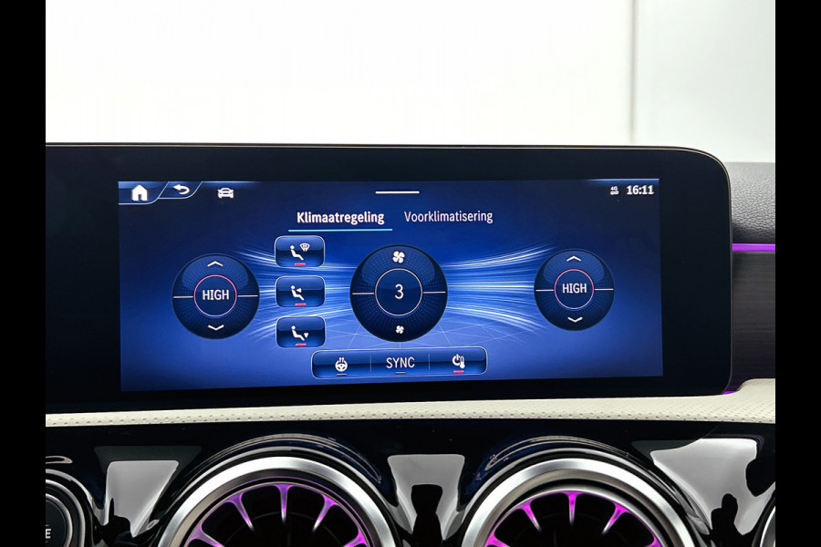 Mercedes-Benz A-Klasse 250 e Luxury Line Panorama Schuif-Kanteldak | Sfeerverlichting | Achteruitrijcamera | Stoelverwarming. Achteruitrij camera | Panorama dak | Memory pakket