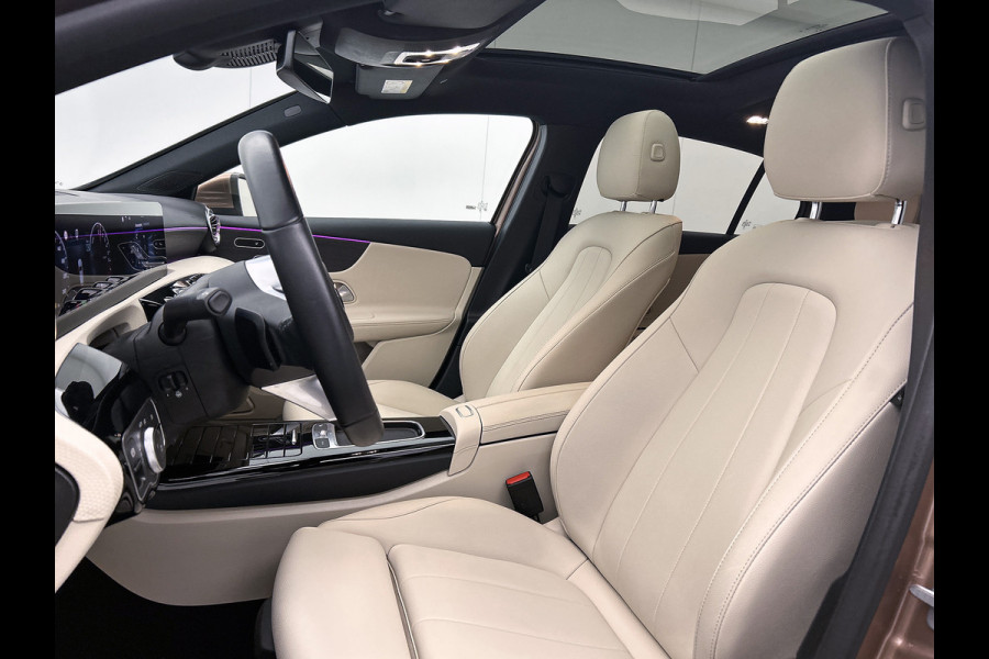 Mercedes-Benz A-Klasse 250 e Luxury Line Panorama Schuif-Kanteldak | Sfeerverlichting | Achteruitrijcamera | Stoelverwarming. Achteruitrij camera | Panorama dak | Memory pakket