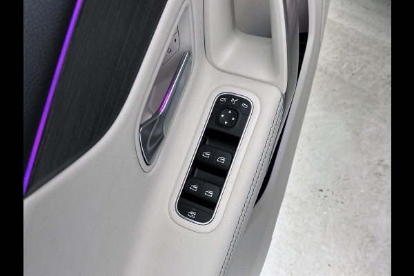 Mercedes-Benz A-Klasse 250 e Luxury Line Panorama Schuif-Kanteldak | Sfeerverlichting | Achteruitrijcamera | Stoelverwarming. Achteruitrij camera | Panorama dak | Memory pakket