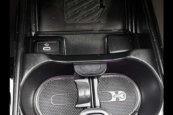 Mercedes-Benz A-Klasse 250 e Luxury Line Panorama Schuif-Kanteldak | Sfeerverlichting | Achteruitrijcamera | Stoelverwarming. Achteruitrij camera | Panorama dak | Memory pakket