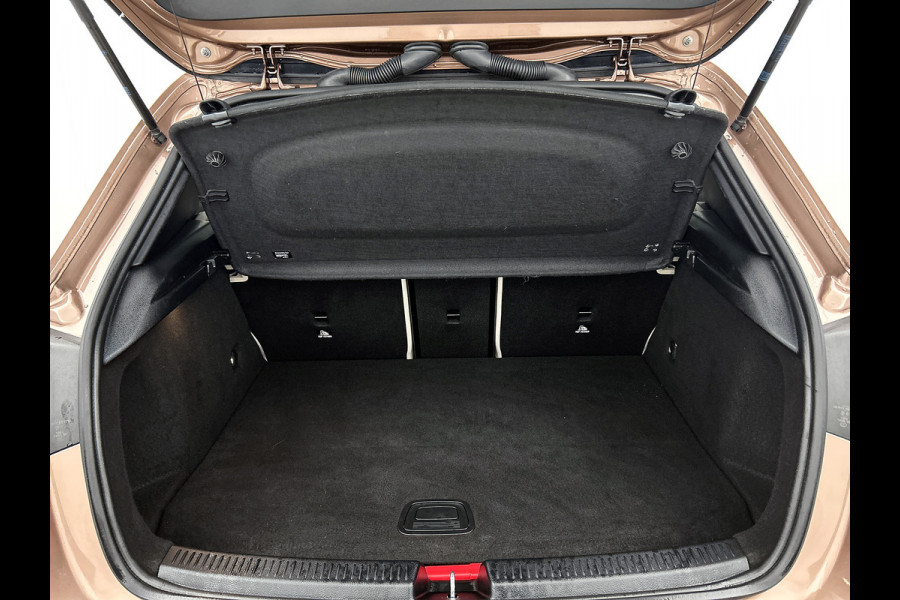 Mercedes-Benz A-Klasse 250 e Luxury Line Panorama Schuif-Kanteldak | Sfeerverlichting | Achteruitrijcamera | Stoelverwarming. Achteruitrij camera | Panorama dak | Memory pakket