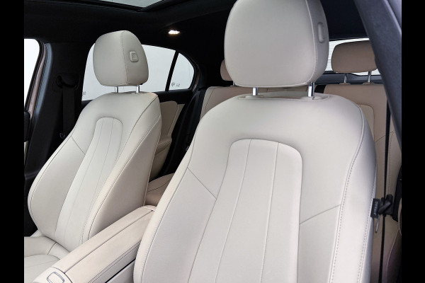 Mercedes-Benz A-Klasse 250 e Luxury Line Panorama Schuif-Kanteldak | Sfeerverlichting | Achteruitrijcamera | Stoelverwarming. Achteruitrij camera | Panorama dak | Memory pakket