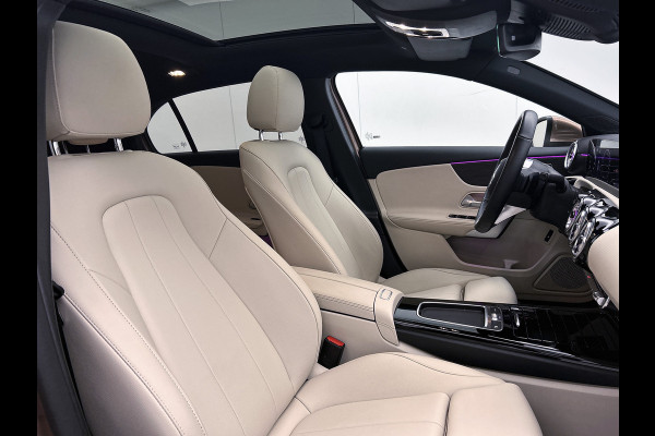 Mercedes-Benz A-Klasse 250 e Luxury Line Panorama Schuif-Kanteldak | Sfeerverlichting | Achteruitrijcamera | Stoelverwarming. Achteruitrij camera | Panorama dak | Memory pakket