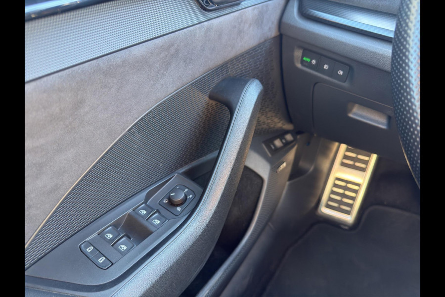 Škoda Octavia Combi 1.4 TSI RS iV PHEV Business | Pano | Head-Up | Led | Stuur verw. | Parksensoren |