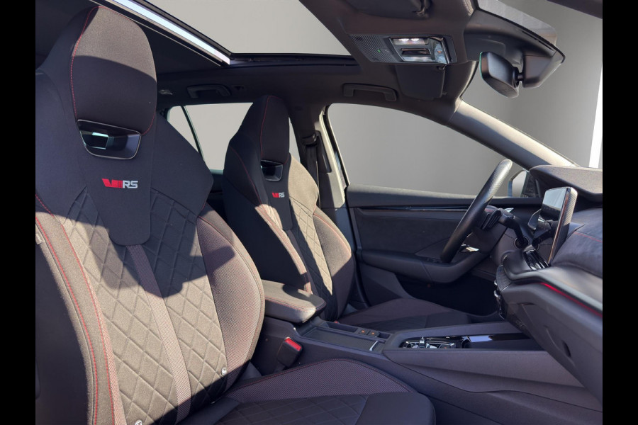 Škoda Octavia Combi 1.4 TSI RS iV PHEV Business | Pano | Head-Up | Led | Stuur verw. | Parksensoren |