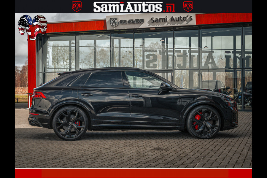 Audi RS Q8 RSQ8 BLACK OPS | 600PK 4.0 V8 TFSI QUATTRO | HUD | 4 WIELBESTURING | 23 INCH AUDI SPORT WHEELS | RS BEKLEDING ZWART | PANO | SOF BANG & OLUFSEN | PANORAMA DAK | De Lamborghini Urus en Audi RS Q8 zijn beide supersnelle SUV's met dezelfde basis (4.0L V8 twin-turbo motor van de VW Group)