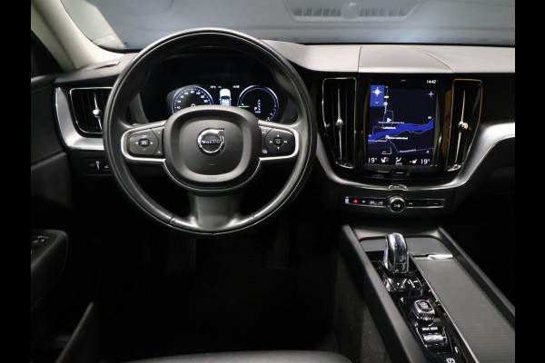 Volvo XC60 2.0 T8 Twin Engine AWD Momentum [SCHUIFKANTELDAK, APPLE CARPLAY, ANDROID, ELEKTRISCH VERSTELBARE STOELEN, STUURVERWARMING, STOELVERWARMING, VOL LEDER, CRUISE, CLIMATE, NIEUWSTAAT]