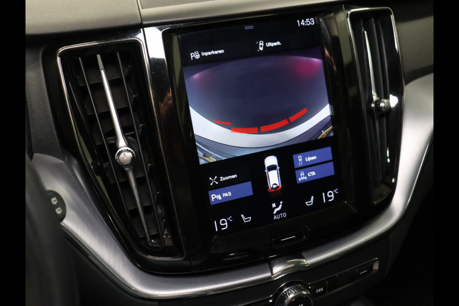 Volvo XC60 2.0 T8 Twin Engine AWD Momentum [SCHUIFKANTELDAK, APPLE CARPLAY, ANDROID, ELEKTRISCH VERSTELBARE STOELEN, STUURVERWARMING, STOELVERWARMING, VOL LEDER, CRUISE, CLIMATE, NIEUWSTAAT]