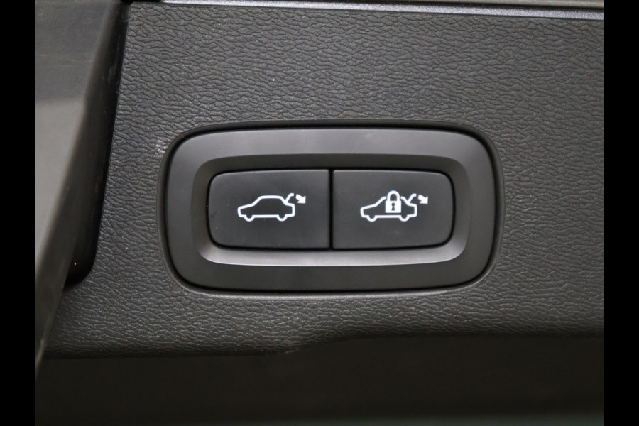 Volvo XC60 2.0 T8 Twin Engine AWD Momentum [SCHUIFKANTELDAK, APPLE CARPLAY, ANDROID, ELEKTRISCH VERSTELBARE STOELEN, STUURVERWARMING, STOELVERWARMING, VOL LEDER, CRUISE, CLIMATE, NIEUWSTAAT]