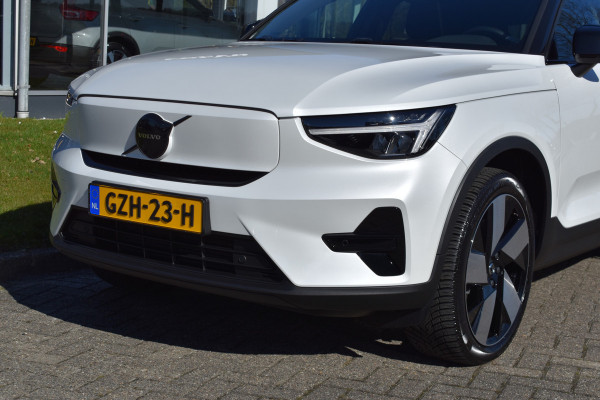 Volvo EC40 Extended Range Plus 82 kWh | Black Sheep pakket met zwart dak | Fjord Blue tapijt | 20" Velgen |