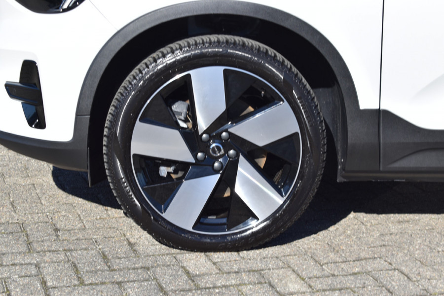 Volvo EC40 Extended Range Plus 82 kWh | Black Sheep pakket met zwart dak | Fjord Blue tapijt | 20" Velgen |