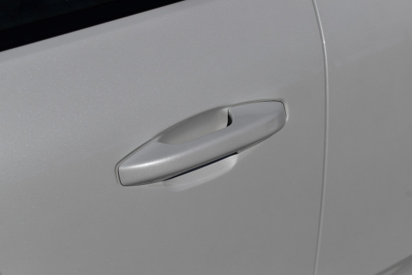 Volvo EC40 Extended Range Plus 82 kWh | Black Sheep pakket met zwart dak | Fjord Blue tapijt | 20" Velgen |