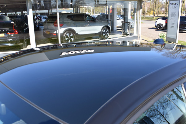 Volvo EC40 Extended Range Plus 82 kWh | Black Sheep pakket met zwart dak | Fjord Blue tapijt | 20" Velgen |
