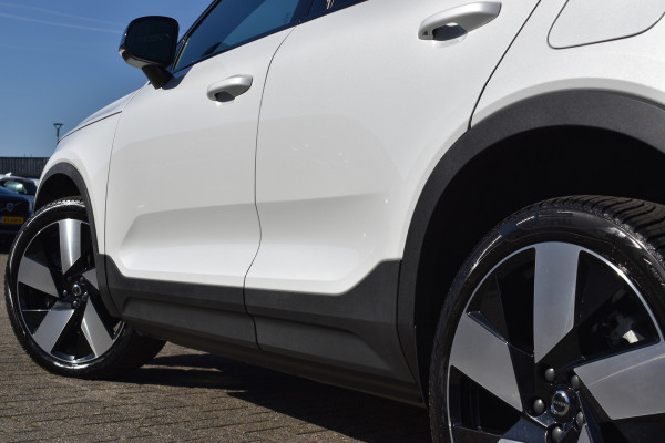 Volvo EC40 Extended Range Plus 82 kWh | Black Sheep pakket met zwart dak | Fjord Blue tapijt | 20" Velgen |