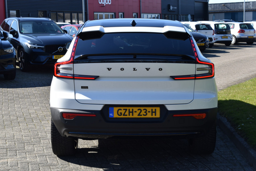 Volvo EC40 Extended Range Plus 82 kWh | Black Sheep pakket met zwart dak | Fjord Blue tapijt | 20" Velgen |