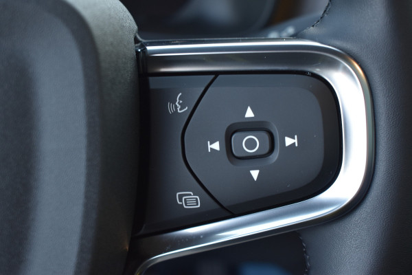 Volvo EC40 Extended Range Plus 82 kWh | Black Sheep pakket met zwart dak | Fjord Blue tapijt | 20" Velgen |