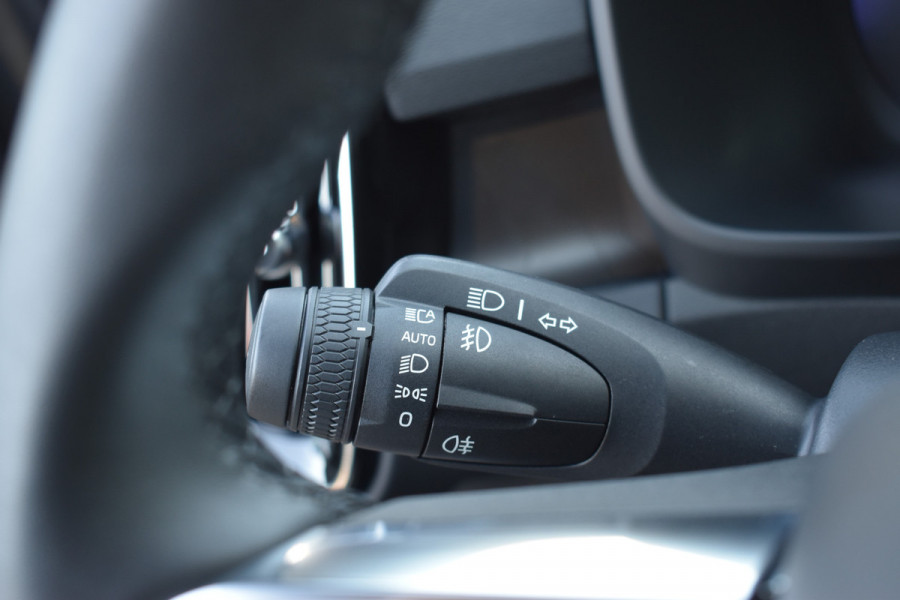 Volvo EC40 Extended Range Plus 82 kWh | Black Sheep pakket met zwart dak | Fjord Blue tapijt | 20" Velgen |