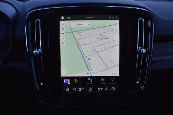 Volvo EC40 Extended Range Plus 82 kWh | Black Sheep pakket met zwart dak | Fjord Blue tapijt | 20" Velgen |