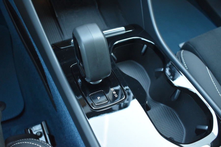 Volvo EC40 Extended Range Plus 82 kWh | Black Sheep pakket met zwart dak | Fjord Blue tapijt | 20" Velgen |