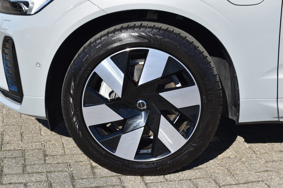 Volvo XC60 T6 AWD 350PK Plug-in Hybrid Ultimate Dark | HUD | Trekhaak | BLIS | 360 Camera | Panoramadak |