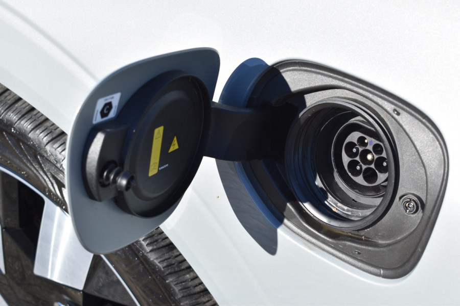 Volvo XC60 T6 AWD 350PK Plug-in Hybrid Ultimate Dark | HUD | Trekhaak | BLIS | 360 Camera | Panoramadak |