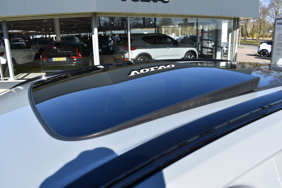 Volvo XC60 T6 AWD 350PK Plug-in Hybrid Ultimate Dark | HUD | Trekhaak | BLIS | 360 Camera | Panoramadak |