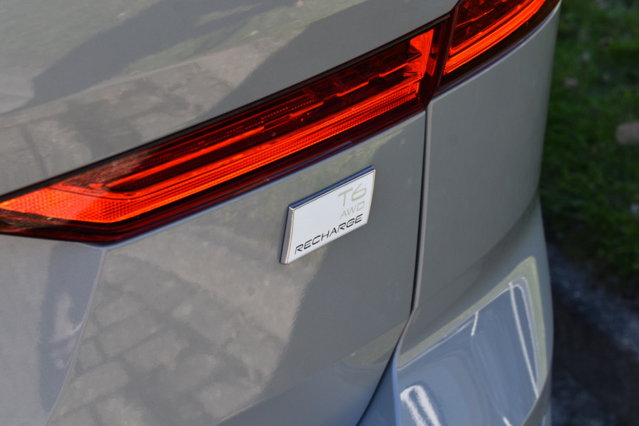 Volvo XC60 T6 AWD 350PK Plug-in Hybrid Ultimate Dark | HUD | Trekhaak | BLIS | 360 Camera | Panoramadak |