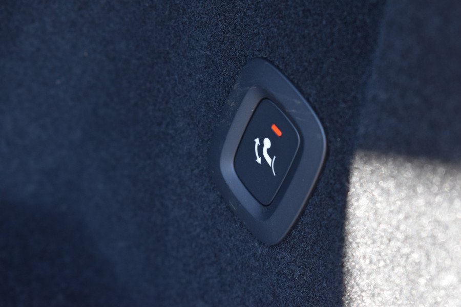 Volvo XC60 T6 AWD 350PK Plug-in Hybrid Ultimate Dark | HUD | Trekhaak | BLIS | 360 Camera | Panoramadak |