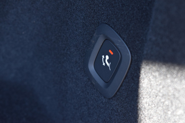 Volvo XC60 T6 AWD 350PK Plug-in Hybrid Ultimate Dark | HUD | Trekhaak | BLIS | 360 Camera | Panoramadak |