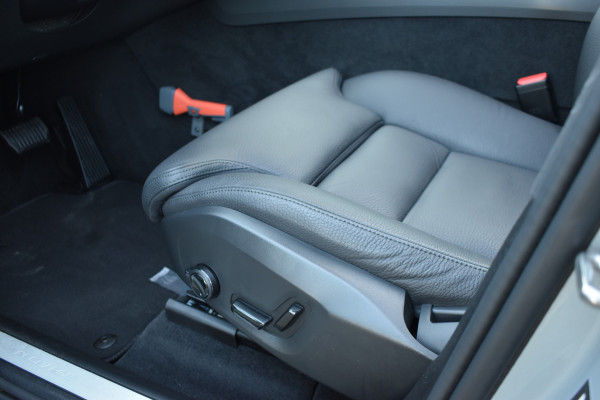 Volvo XC60 T6 AWD 350PK Plug-in Hybrid Ultimate Dark | HUD | Trekhaak | BLIS | 360 Camera | Panoramadak |