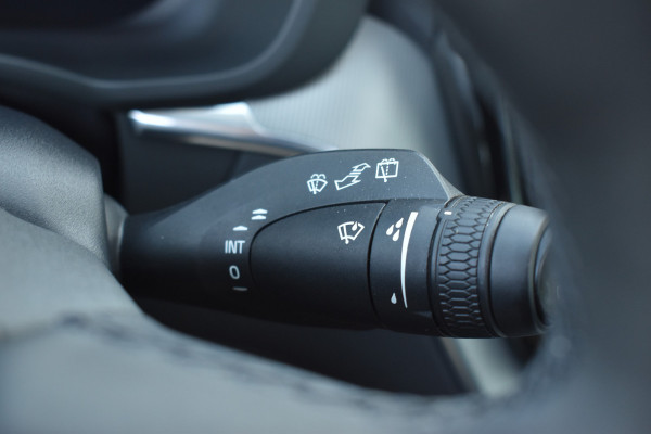 Volvo XC60 T6 AWD 350PK Plug-in Hybrid Ultimate Dark | HUD | Trekhaak | BLIS | 360 Camera | Panoramadak |