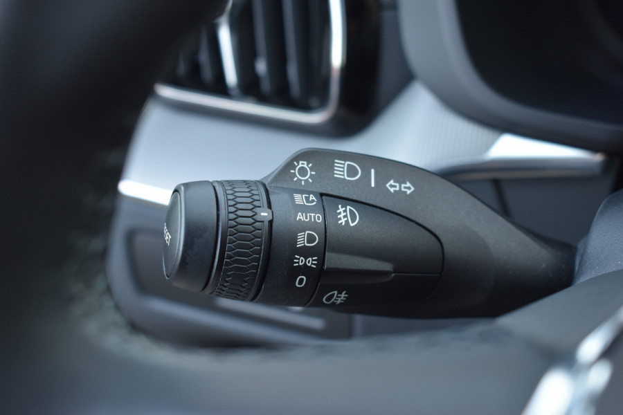 Volvo XC60 T6 AWD 350PK Plug-in Hybrid Ultimate Dark | HUD | Trekhaak | BLIS | 360 Camera | Panoramadak |