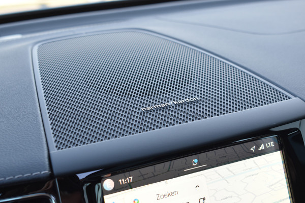 Volvo XC60 T6 AWD 350PK Plug-in Hybrid Ultimate Dark | HUD | Trekhaak | BLIS | 360 Camera | Panoramadak |