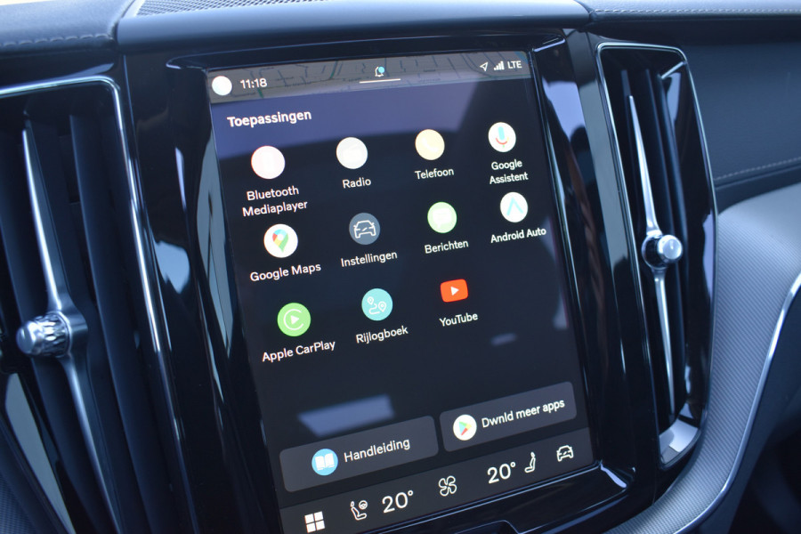 Volvo XC60 T6 AWD 350PK Plug-in Hybrid Ultimate Dark | HUD | Trekhaak | BLIS | 360 Camera | Panoramadak |