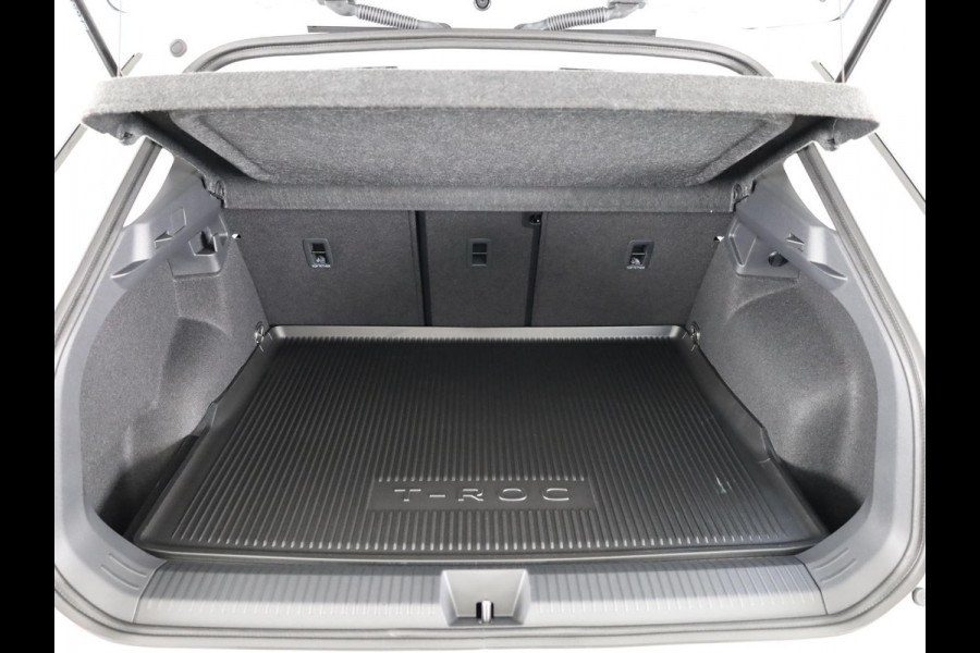 Volkswagen T-Roc Life First Edition 1.5 eTSI 85 kW / 116 PK SUV 7 v