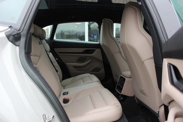 Porsche Taycan Sport Turismo 4S 93 kWh / SoH 91,9% / Panoramadak / 360Camera / Head-up / Accu Performance+ / 21'' / Achterasbesturing / Luchtvering / Keyless / Stoel+Stuurverwarming / DAB / ACC