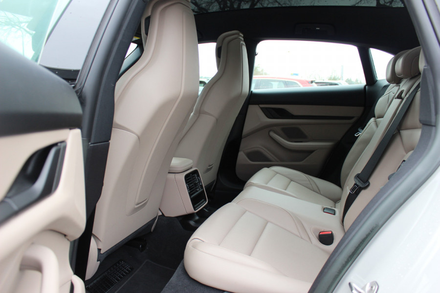 Porsche Taycan Sport Turismo 4S 93 kWh / SoH 91,9% / Panoramadak / 360Camera / Head-up / Accu Performance+ / 21'' / Achterasbesturing / Luchtvering / Keyless / Stoel+Stuurverwarming / DAB / ACC