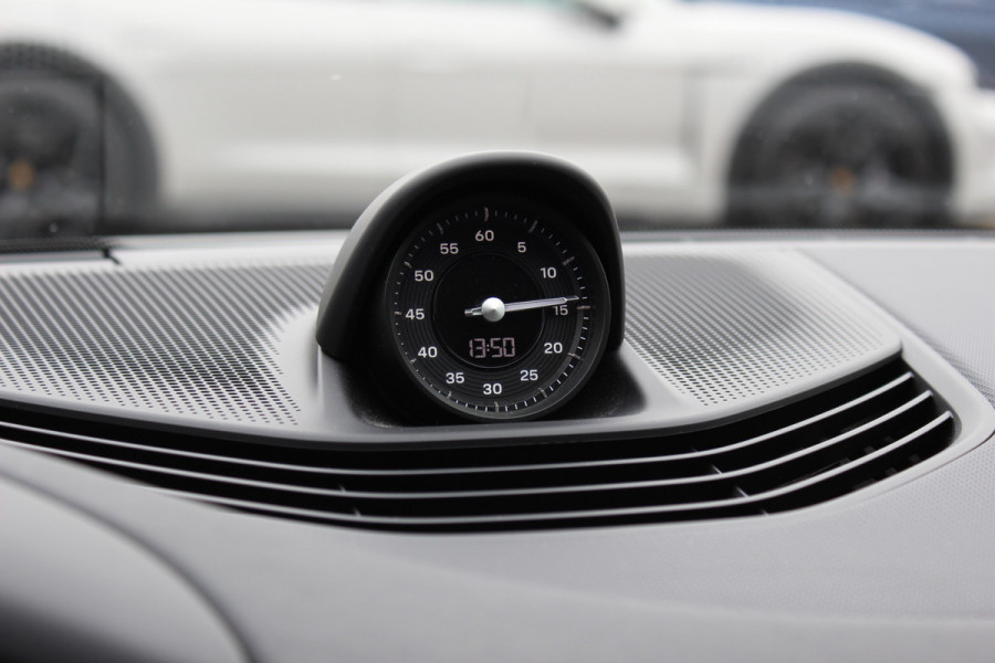 Porsche Taycan Sport Turismo 4S 93 kWh / SoH 91,9% / Panoramadak / 360Camera / Head-up / Accu Performance+ / 21'' / Achterasbesturing / Luchtvering / Keyless / Stoel+Stuurverwarming / DAB / ACC