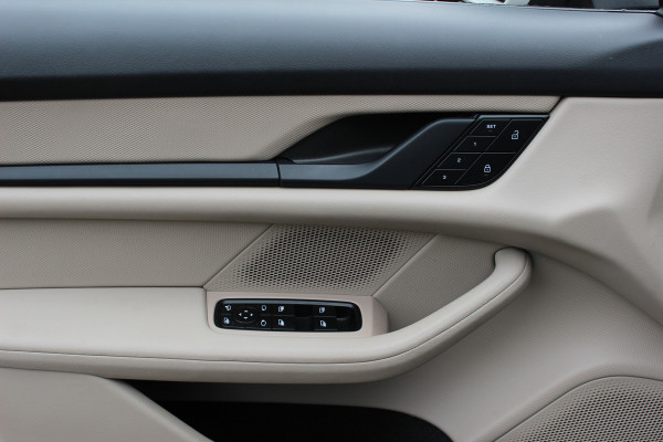 Porsche Taycan Sport Turismo 4S 93 kWh / SoH 91,9% / Panoramadak / 360Camera / Head-up / Accu Performance+ / 21'' / Achterasbesturing / Luchtvering / Keyless / Stoel+Stuurverwarming / DAB / ACC